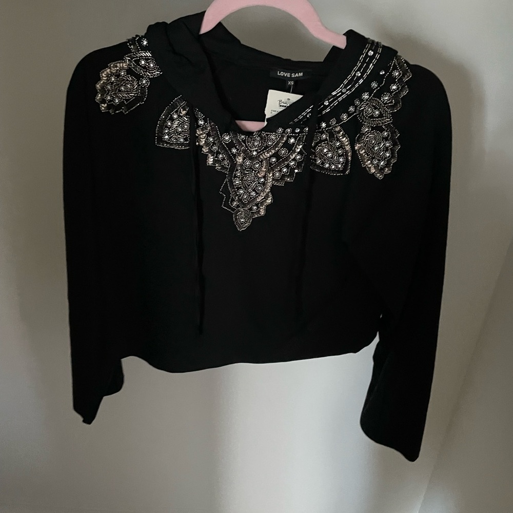 Cute cropped embellished sweater with a small bell sleeve!